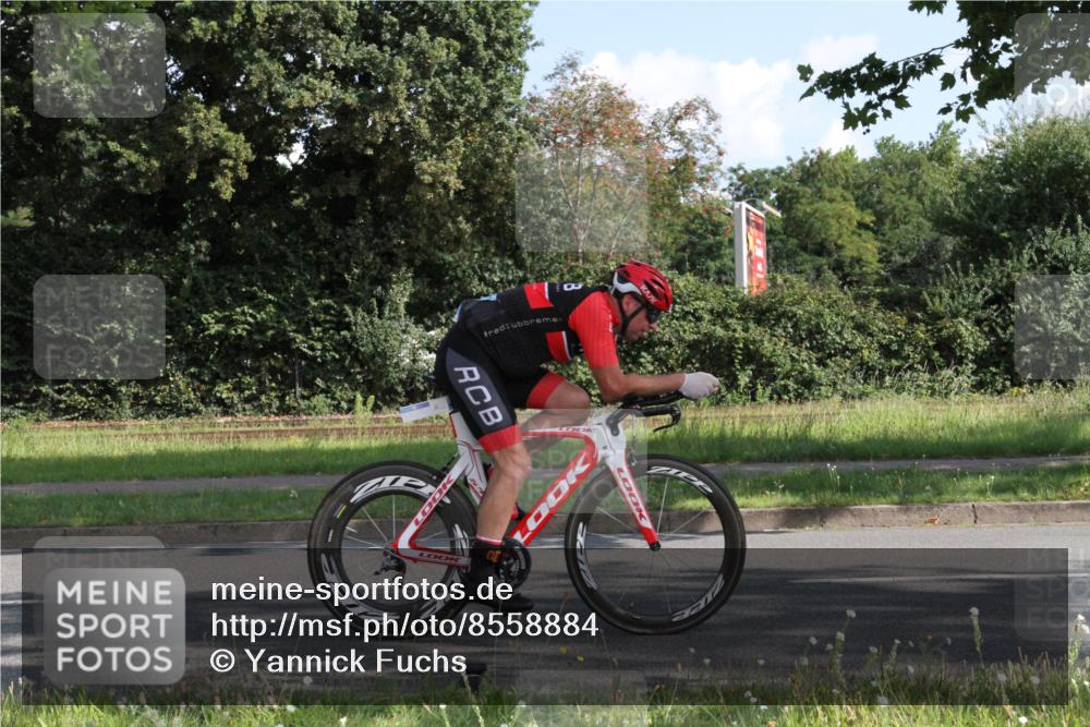 10.08.2025 - GEWOBA Citytriathlon Bremen Yannick Fuchs http://msf.ph/oto/8558884 10.08.2025 10:35:01 Radfahren 21, 129, 147, 181, 241, 379, 393, 404, 413, 445, 461 meine-sportfotos.de
