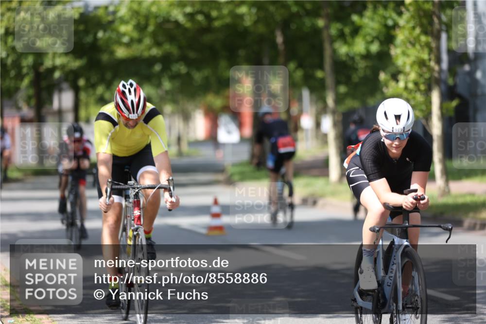 10.08.2025 - GEWOBA Citytriathlon Bremen Yannick Fuchs http://msf.ph/oto/8558886 10.08.2025 12:35:34 Radfahren 579, 642, 719, 742, 763, 783, 833, 919, 933, 1039 meine-sportfotos.de