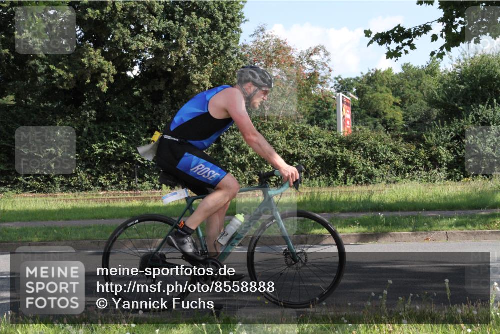 10.08.2025 - GEWOBA Citytriathlon Bremen Yannick Fuchs http://msf.ph/oto/8558888 10.08.2025 10:35:02 Radfahren 129, 147, 181, 241, 379, 393, 404, 413, 445, 461 meine-sportfotos.de
