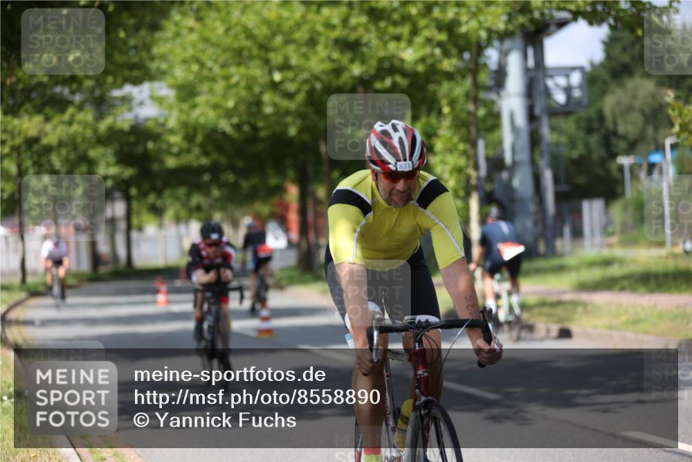 10.08.2025 - GEWOBA Citytriathlon Bremen Yannick Fuchs http://msf.ph/oto/8558890 10.08.2025 12:35:35 Radfahren 642, 719, 742, 763, 783, 833, 919, 933, 966, 1039 meine-sportfotos.de