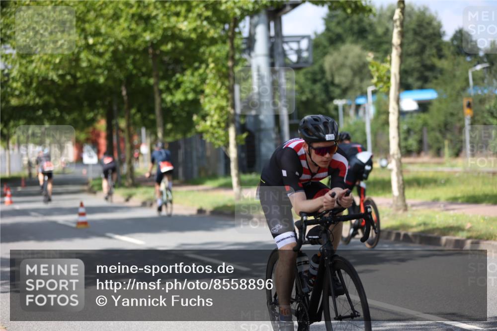 10.08.2025 - GEWOBA Citytriathlon Bremen Yannick Fuchs http://msf.ph/oto/8558896 10.08.2025 12:35:36 Radfahren 642, 719, 742, 763, 783, 833, 919, 933, 966 meine-sportfotos.de