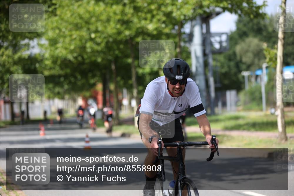 10.08.2025 - GEWOBA Citytriathlon Bremen Yannick Fuchs http://msf.ph/oto/8558908 10.08.2025 12:35:39 Radfahren 642, 719, 742, 763, 783, 833, 919, 933, 966 meine-sportfotos.de