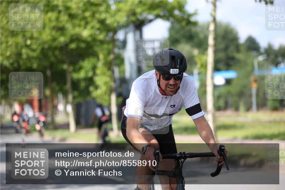 10.08.2025 - GEWOBA Citytriathlon Bremen Yannick Fuchs http://msf.ph/oto/8558910 10.08.2025 12:35:39 Radfahren 642, 719, 742, 763, 783, 833, 919, 933, 966 meine-sportfotos.de