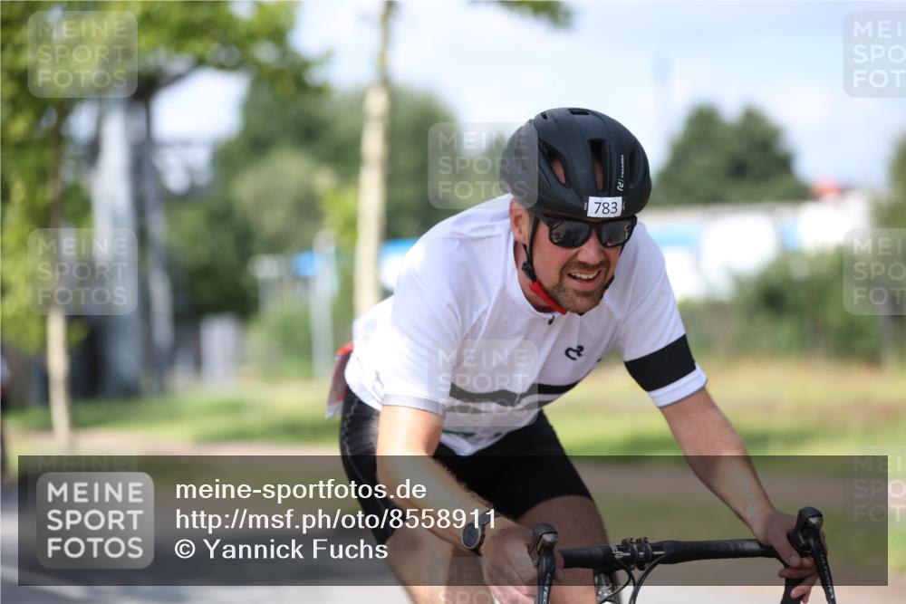 10.08.2025 - GEWOBA Citytriathlon Bremen Yannick Fuchs http://msf.ph/oto/8558911 10.08.2025 12:35:39 Radfahren 642, 719, 742, 763, 783, 833, 919, 933, 966 meine-sportfotos.de