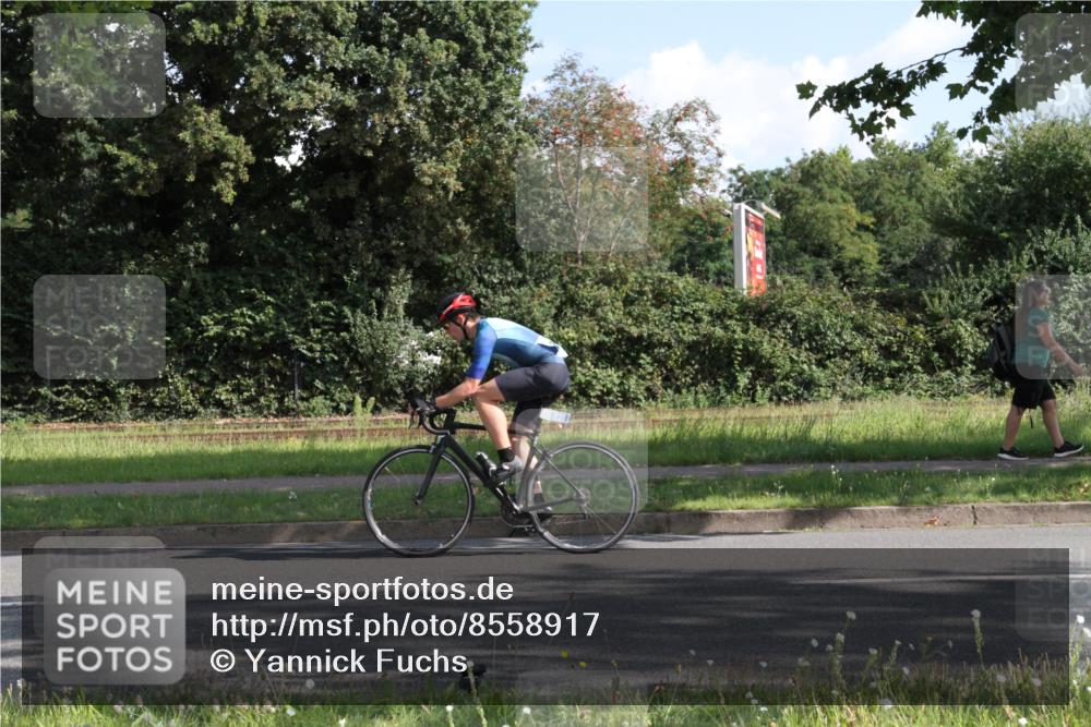 10.08.2025 - GEWOBA Citytriathlon Bremen Yannick Fuchs http://msf.ph/oto/8558917 10.08.2025 10:35:34 Radfahren 83, 137, 356, 359, 392, 418, 454, 466, 480, 492 meine-sportfotos.de