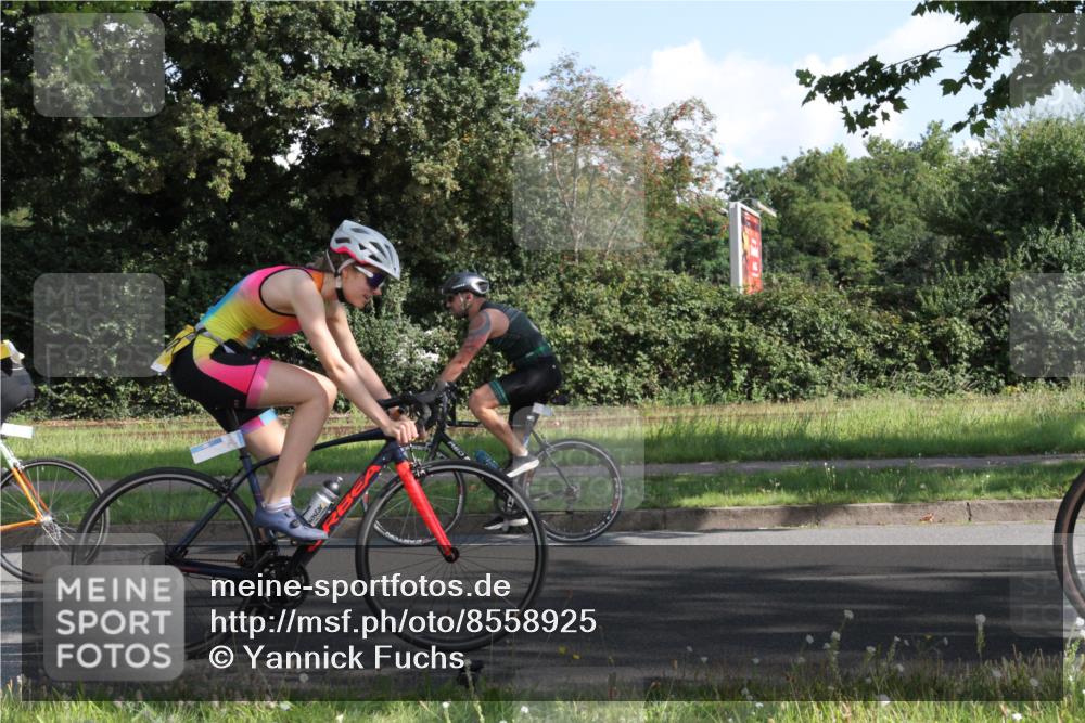 10.08.2025 - GEWOBA Citytriathlon Bremen Yannick Fuchs http://msf.ph/oto/8558925 10.08.2025 10:35:36 Radfahren 83, 137, 356, 392, 418, 454, 466, 480 meine-sportfotos.de