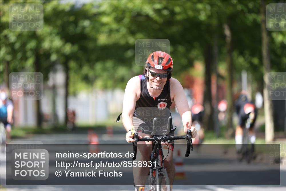 10.08.2025 - GEWOBA Citytriathlon Bremen Yannick Fuchs http://msf.ph/oto/8558931 10.08.2025 12:35:57 Radfahren 567, 636, 843, 877, 933, 966 meine-sportfotos.de