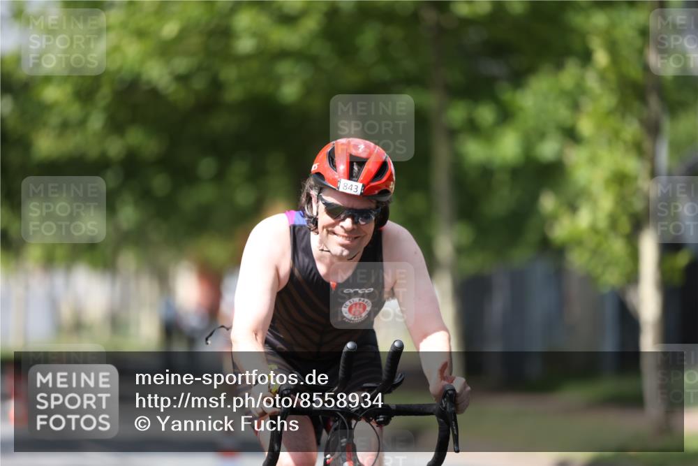 10.08.2025 - GEWOBA Citytriathlon Bremen Yannick Fuchs http://msf.ph/oto/8558934 10.08.2025 12:35:57 Radfahren 567, 636, 843, 877, 933, 966 meine-sportfotos.de