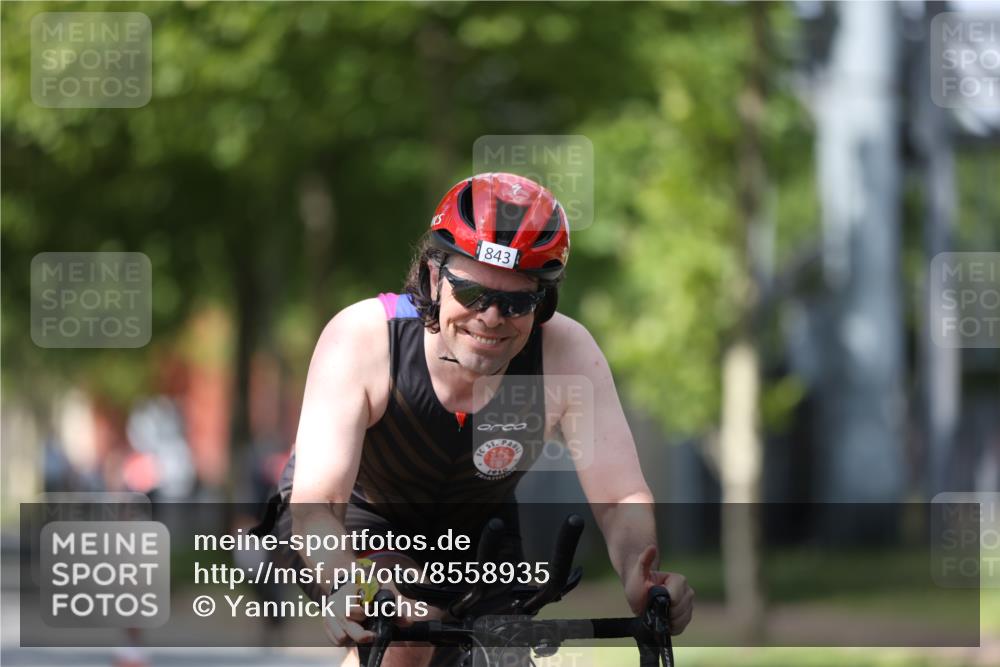 10.08.2025 - GEWOBA Citytriathlon Bremen Yannick Fuchs http://msf.ph/oto/8558935 10.08.2025 12:35:57 Radfahren 567, 636, 843, 877, 933, 966 meine-sportfotos.de