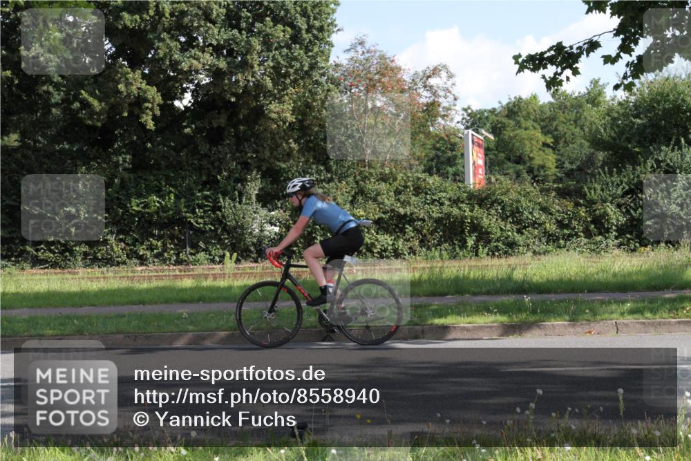 10.08.2025 - GEWOBA Citytriathlon Bremen Yannick Fuchs http://msf.ph/oto/8558940 10.08.2025 10:35:43 Radfahren 71, 83, 109, 225, 392, 452, 454, 466, 480 meine-sportfotos.de