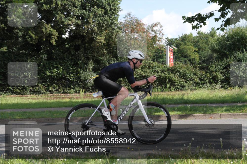 10.08.2025 - GEWOBA Citytriathlon Bremen Yannick Fuchs http://msf.ph/oto/8558942 10.08.2025 10:35:44 Radfahren 71, 83, 109, 225, 392, 452, 454, 466, 480 meine-sportfotos.de