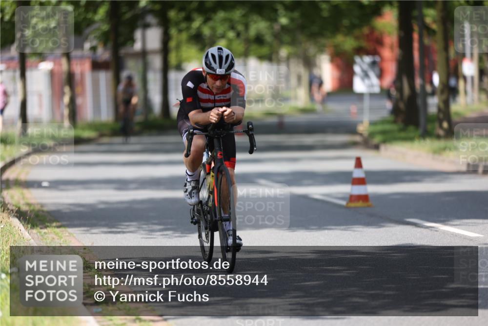 10.08.2025 - GEWOBA Citytriathlon Bremen Yannick Fuchs http://msf.ph/oto/8558944 10.08.2025 12:36:04 Radfahren 567, 582, 636, 759, 843, 877 meine-sportfotos.de
