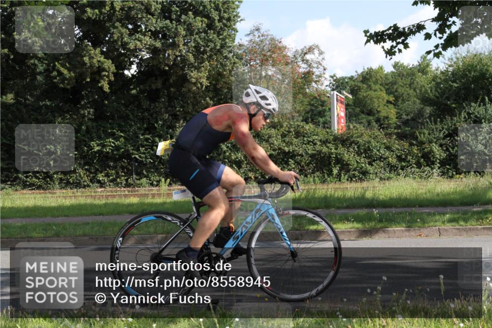 10.08.2025 - GEWOBA Citytriathlon Bremen Yannick Fuchs http://msf.ph/oto/8558945 10.08.2025 10:35:45 Radfahren 71, 83, 109, 225, 392, 452, 454, 466, 480 meine-sportfotos.de