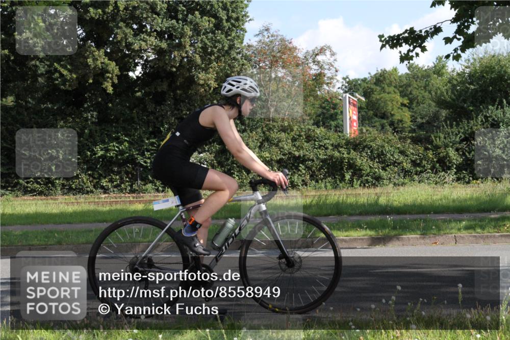 10.08.2025 - GEWOBA Citytriathlon Bremen Yannick Fuchs http://msf.ph/oto/8558949 10.08.2025 10:35:46 Radfahren 71, 83, 109, 225, 392, 452, 454 meine-sportfotos.de