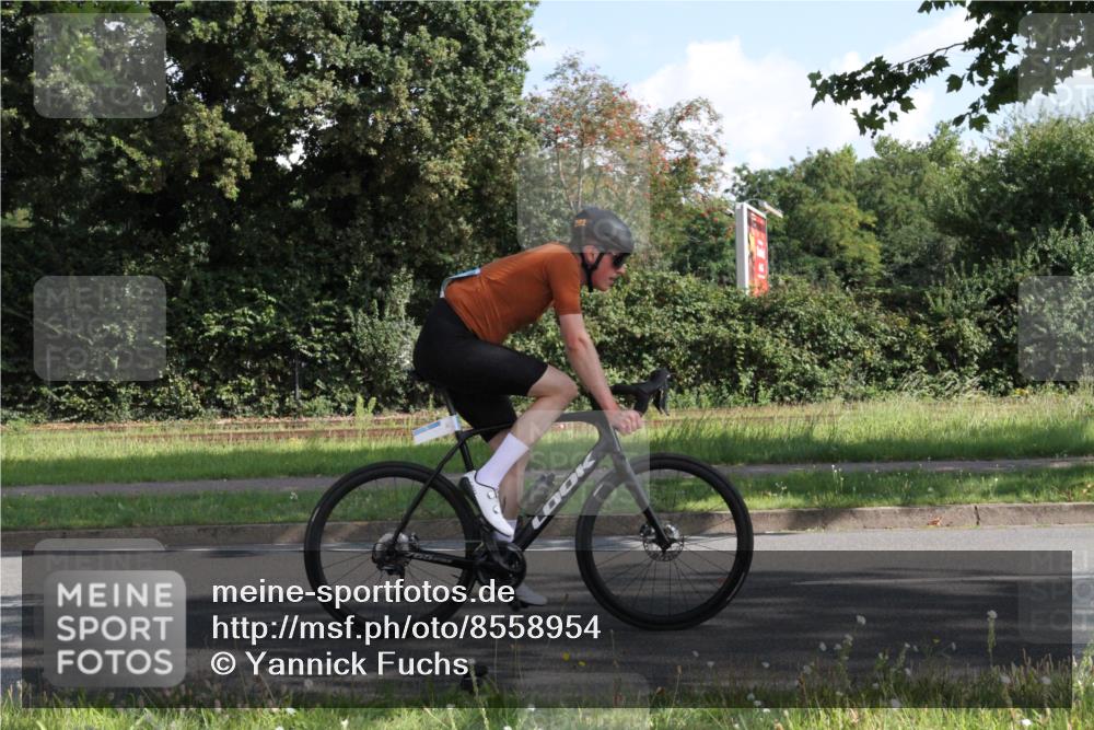 10.08.2025 - GEWOBA Citytriathlon Bremen Yannick Fuchs http://msf.ph/oto/8558954 10.08.2025 10:35:48 Radfahren 71, 83, 109, 225, 392, 452, 454 meine-sportfotos.de