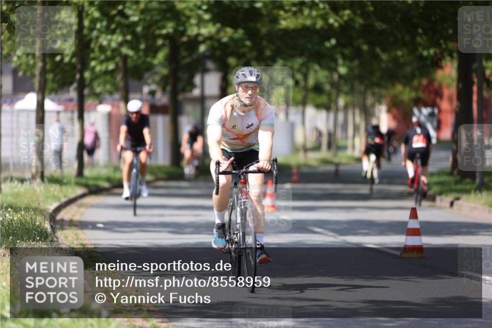 10.08.2025 - GEWOBA Citytriathlon Bremen Yannick Fuchs http://msf.ph/oto/8558959 10.08.2025 12:36:09 Radfahren 567, 582, 636, 759, 877 meine-sportfotos.de