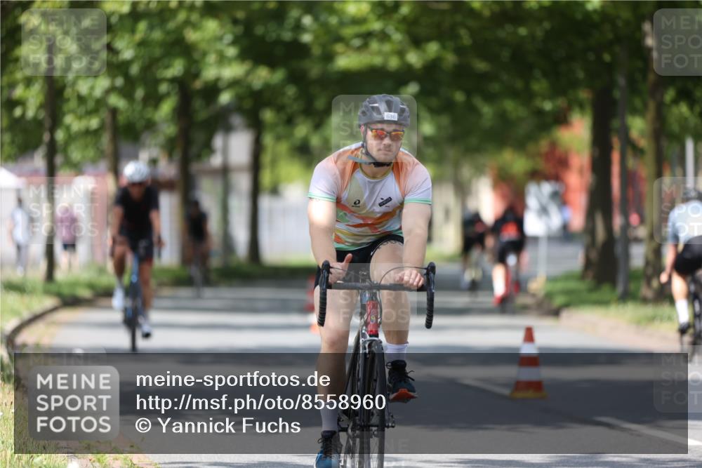 10.08.2025 - GEWOBA Citytriathlon Bremen Yannick Fuchs http://msf.ph/oto/8558960 10.08.2025 12:36:10 Radfahren 567, 582, 636, 759, 877 meine-sportfotos.de