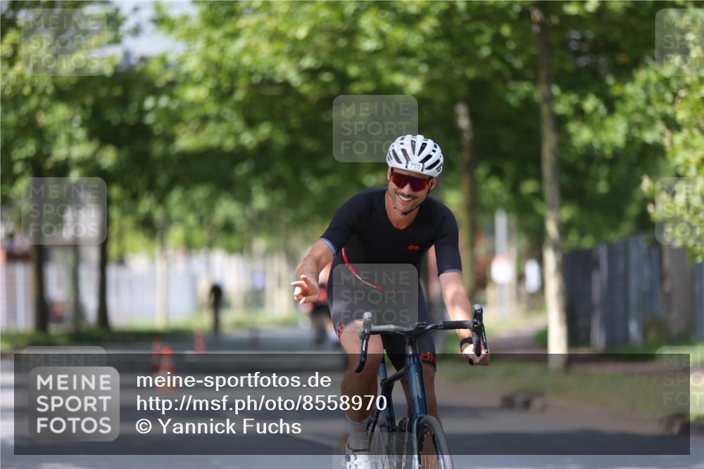 10.08.2025 - GEWOBA Citytriathlon Bremen Yannick Fuchs http://msf.ph/oto/8558970 10.08.2025 12:36:12 Radfahren 567, 582, 636, 639, 759 meine-sportfotos.de