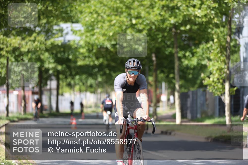10.08.2025 - GEWOBA Citytriathlon Bremen Yannick Fuchs http://msf.ph/oto/8558977 10.08.2025 12:36:16 Radfahren 565, 567, 582, 599, 636, 639, 759, 766, 790 meine-sportfotos.de