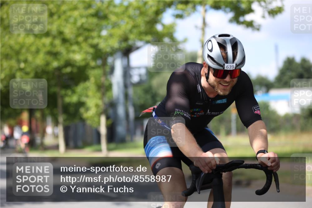 10.08.2025 - GEWOBA Citytriathlon Bremen Yannick Fuchs http://msf.ph/oto/8558987 10.08.2025 12:36:21 Radfahren 565, 582, 599, 636, 639, 759, 766, 790, 794, 872 meine-sportfotos.de