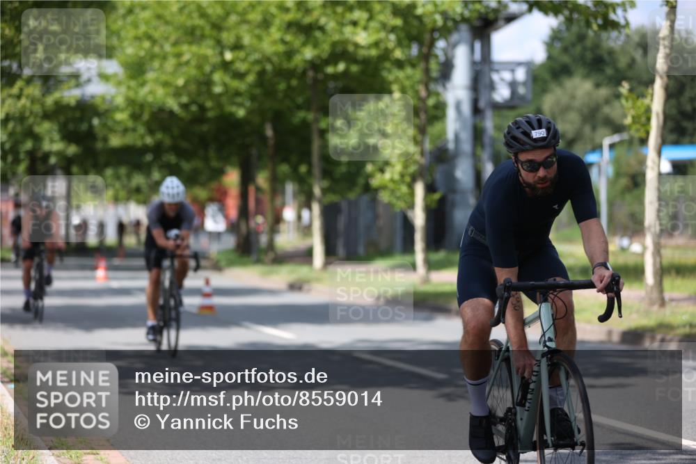10.08.2025 - GEWOBA Citytriathlon Bremen Yannick Fuchs http://msf.ph/oto/8559014 10.08.2025 12:36:31 Radfahren 565, 599, 639, 750, 765, 766, 781, 789, 790, 794, 872, 1025, 1032 meine-sportfotos.de