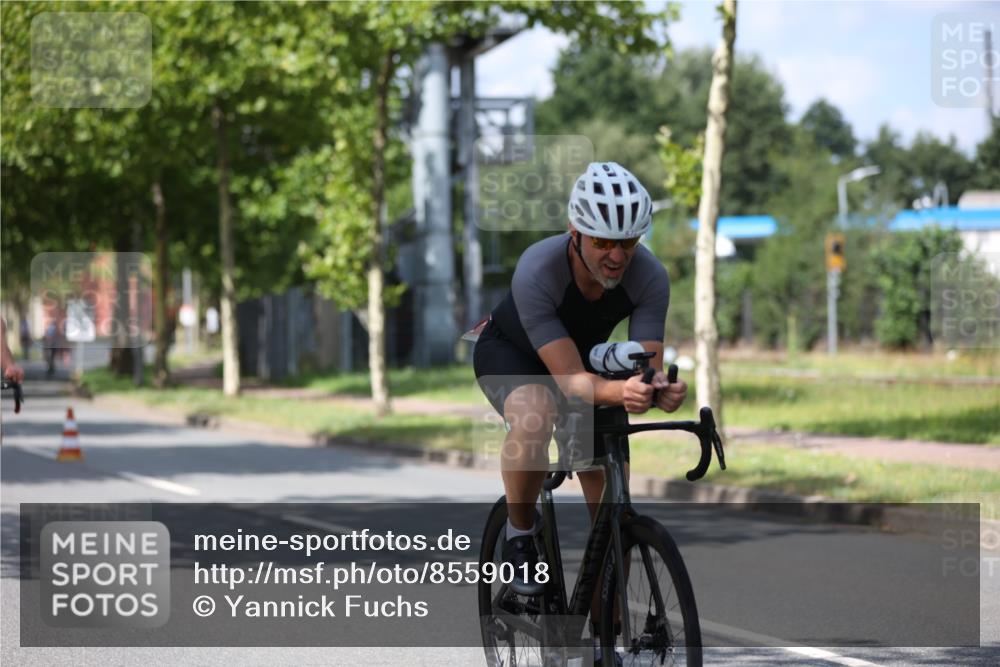 10.08.2025 - GEWOBA Citytriathlon Bremen Yannick Fuchs http://msf.ph/oto/8559018 10.08.2025 12:36:32 Radfahren 565, 570, 599, 639, 750, 765, 766, 781, 789, 790, 794, 872, 1025, 1029, 1032 meine-sportfotos.de