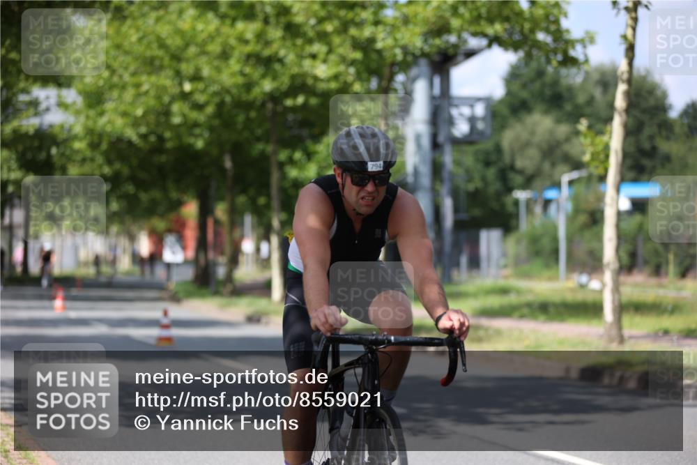 10.08.2025 - GEWOBA Citytriathlon Bremen Yannick Fuchs http://msf.ph/oto/8559021 10.08.2025 12:36:33 Radfahren 565, 570, 599, 639, 701, 750, 765, 766, 781, 789, 790, 794, 872, 1025, 1029, 1032 meine-sportfotos.de