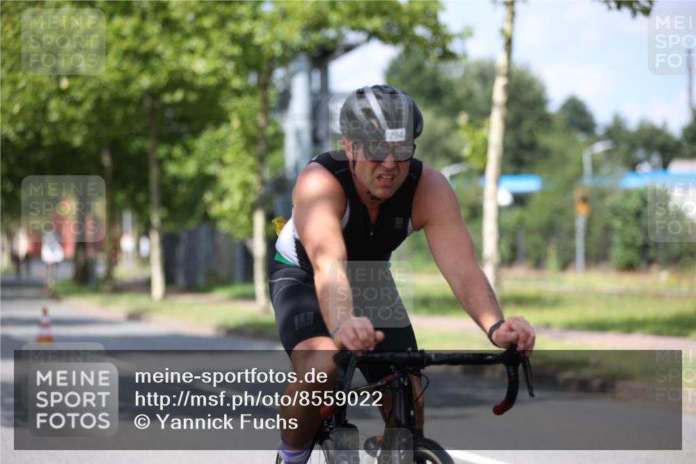 10.08.2025 - GEWOBA Citytriathlon Bremen Yannick Fuchs http://msf.ph/oto/8559022 10.08.2025 12:36:33 Radfahren 565, 570, 599, 639, 701, 750, 765, 766, 781, 789, 790, 794, 872, 1025, 1029, 1032 meine-sportfotos.de