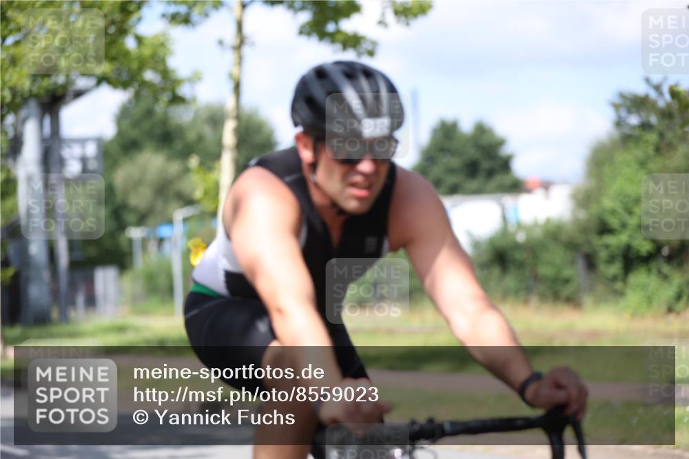 10.08.2025 - GEWOBA Citytriathlon Bremen Yannick Fuchs http://msf.ph/oto/8559023 10.08.2025 12:36:33 Radfahren 565, 570, 599, 639, 701, 750, 765, 766, 781, 789, 790, 794, 872, 1025, 1029, 1032 meine-sportfotos.de