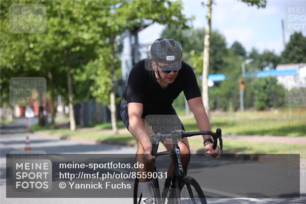 10.08.2025 - GEWOBA Citytriathlon Bremen Yannick Fuchs http://msf.ph/oto/8559031 10.08.2025 12:36:36 Radfahren 565, 570, 599, 639, 701, 750, 765, 766, 781, 789, 790, 794, 872, 1025, 1029, 1032 meine-sportfotos.de