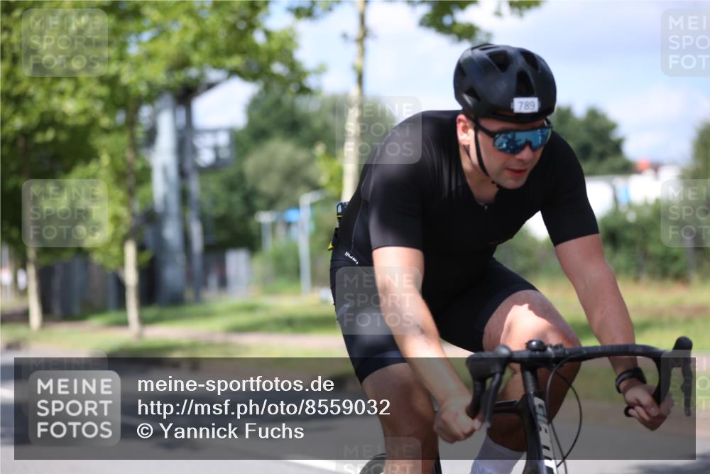 10.08.2025 - GEWOBA Citytriathlon Bremen Yannick Fuchs http://msf.ph/oto/8559032 10.08.2025 12:36:36 Radfahren 565, 570, 599, 639, 701, 750, 765, 766, 781, 789, 790, 794, 872, 1025, 1029, 1032 meine-sportfotos.de
