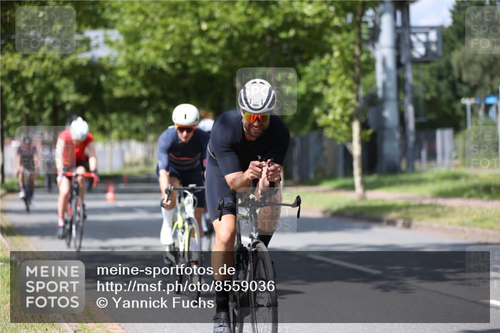 10.08.2025 - GEWOBA Citytriathlon Bremen Yannick Fuchs http://msf.ph/oto/8559036 10.08.2025 12:36:38 Radfahren 565, 570, 599, 701, 750, 765, 766, 781, 789, 790, 794, 872, 1025, 1029, 1032 meine-sportfotos.de