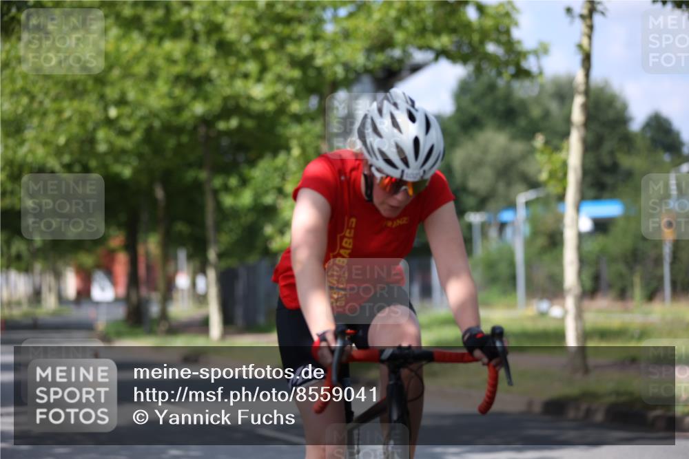 10.08.2025 - GEWOBA Citytriathlon Bremen Yannick Fuchs http://msf.ph/oto/8559041 10.08.2025 12:36:40 Radfahren 570, 701, 750, 765, 766, 781, 789, 790, 794, 872, 1025, 1029, 1032 meine-sportfotos.de