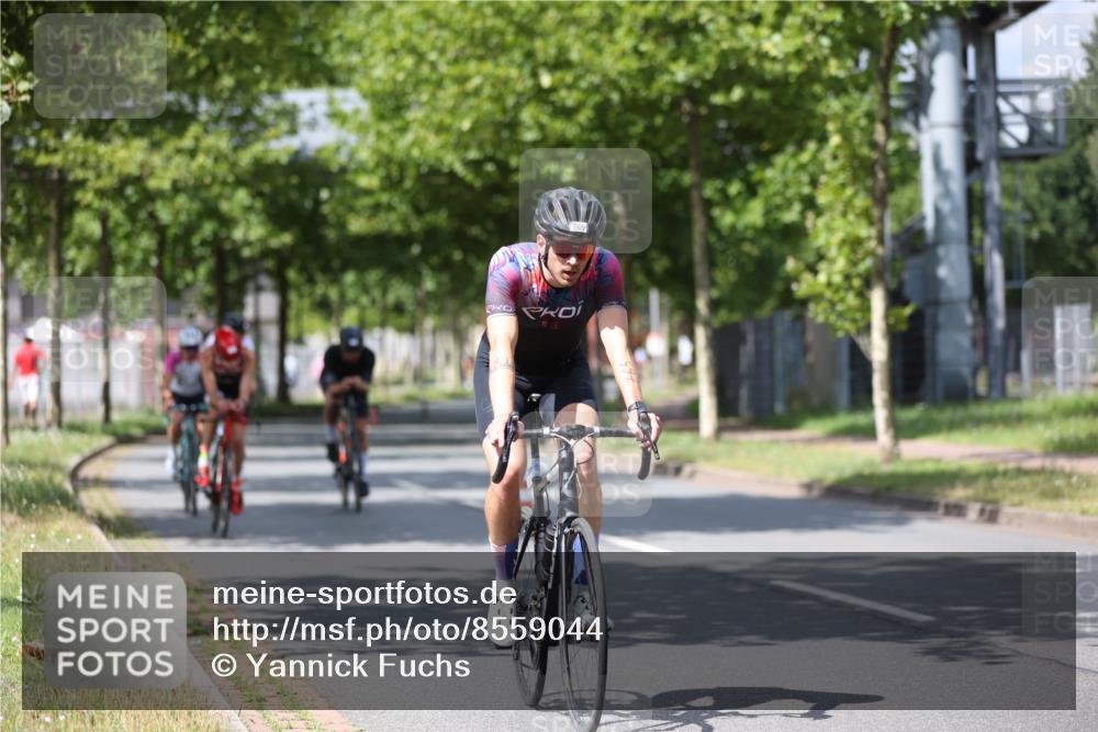 10.08.2025 - GEWOBA Citytriathlon Bremen Yannick Fuchs http://msf.ph/oto/8559044 10.08.2025 12:36:41 Radfahren 570, 701, 750, 765, 781, 789, 790, 794, 872, 1025, 1029, 1032 meine-sportfotos.de