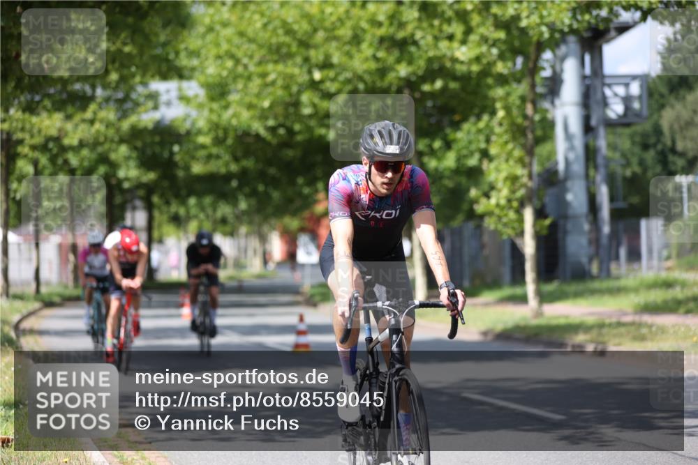 10.08.2025 - GEWOBA Citytriathlon Bremen Yannick Fuchs http://msf.ph/oto/8559045 10.08.2025 12:36:41 Radfahren 570, 701, 750, 765, 781, 789, 790, 794, 872, 1025, 1029, 1032 meine-sportfotos.de
