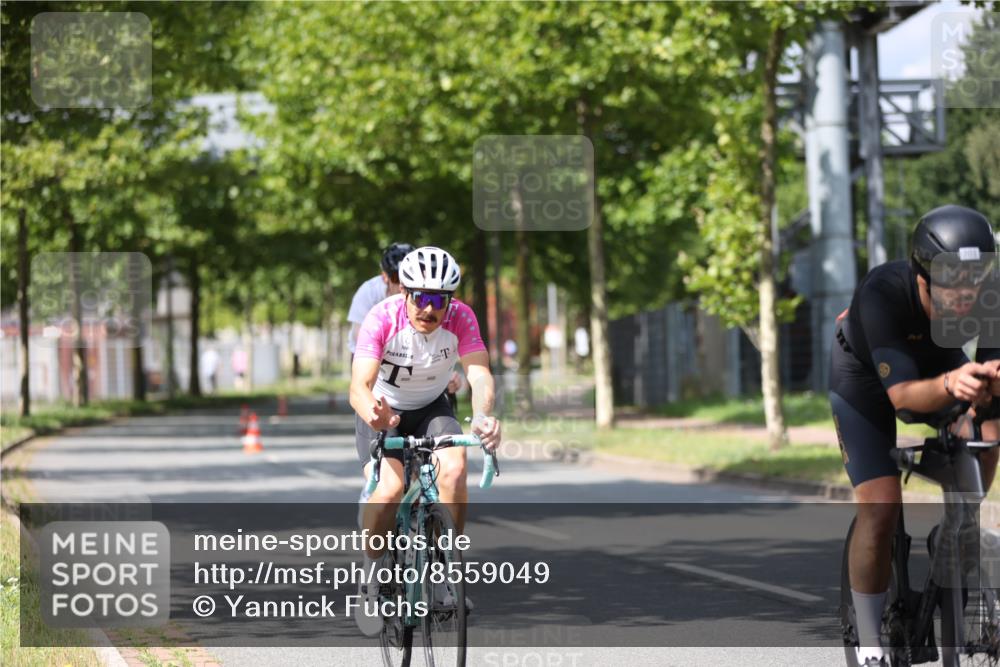 10.08.2025 - GEWOBA Citytriathlon Bremen Yannick Fuchs http://msf.ph/oto/8559049 10.08.2025 12:36:42 Radfahren 570, 701, 750, 765, 781, 789, 794, 872, 1025, 1029, 1032 meine-sportfotos.de