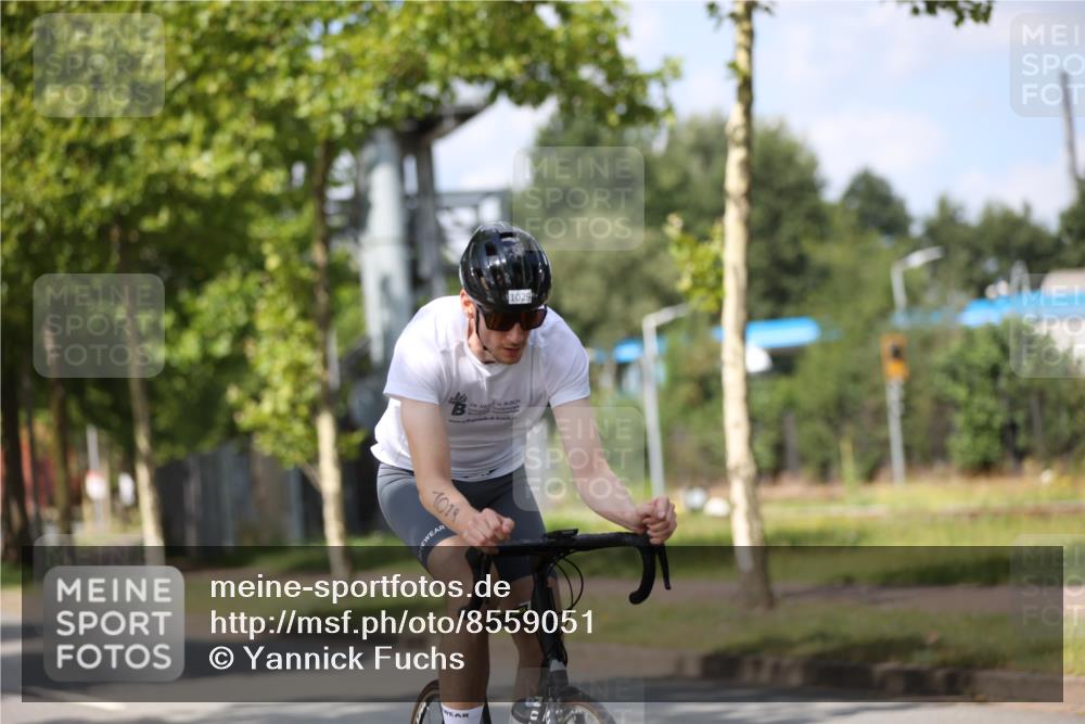 10.08.2025 - GEWOBA Citytriathlon Bremen Yannick Fuchs http://msf.ph/oto/8559051 10.08.2025 12:36:43 Radfahren 570, 701, 739, 750, 765, 781, 789, 794, 872, 1025, 1029, 1032 meine-sportfotos.de