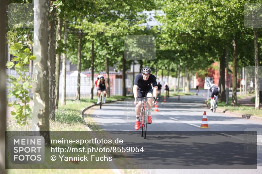 10.08.2025 - GEWOBA Citytriathlon Bremen Yannick Fuchs http://msf.ph/oto/8559054 10.08.2025 12:36:54 Radfahren 570, 631, 678, 701, 734, 739, 765, 982, 1029, 1033 meine-sportfotos.de