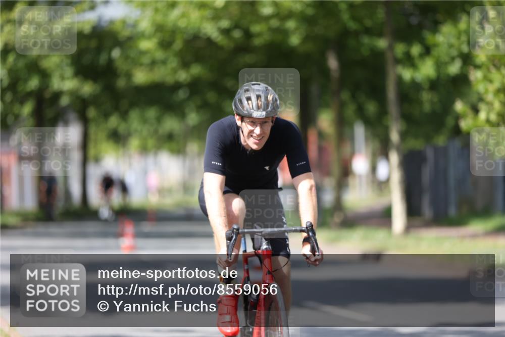 10.08.2025 - GEWOBA Citytriathlon Bremen Yannick Fuchs http://msf.ph/oto/8559056 10.08.2025 12:36:54 Radfahren 570, 631, 678, 701, 734, 739, 765, 982, 1029, 1033 meine-sportfotos.de