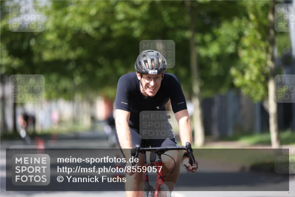 10.08.2025 - GEWOBA Citytriathlon Bremen Yannick Fuchs http://msf.ph/oto/8559057 10.08.2025 12:36:55 Radfahren 570, 631, 678, 701, 734, 739, 982, 1029, 1033 meine-sportfotos.de