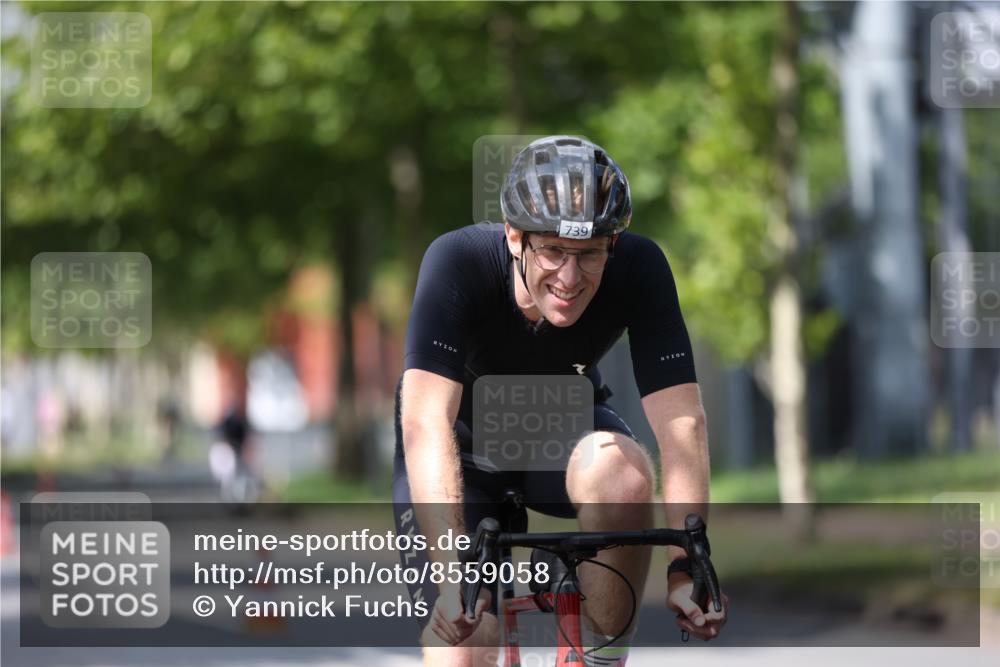 10.08.2025 - GEWOBA Citytriathlon Bremen Yannick Fuchs http://msf.ph/oto/8559058 10.08.2025 12:36:55 Radfahren 570, 631, 678, 701, 734, 739, 982, 1029, 1033 meine-sportfotos.de