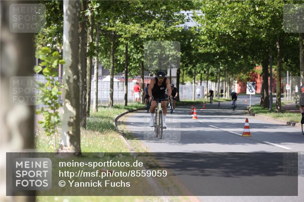 10.08.2025 - GEWOBA Citytriathlon Bremen Yannick Fuchs http://msf.ph/oto/8559059 10.08.2025 12:36:56 Radfahren 570, 631, 678, 701, 734, 739, 982, 1029, 1033 meine-sportfotos.de
