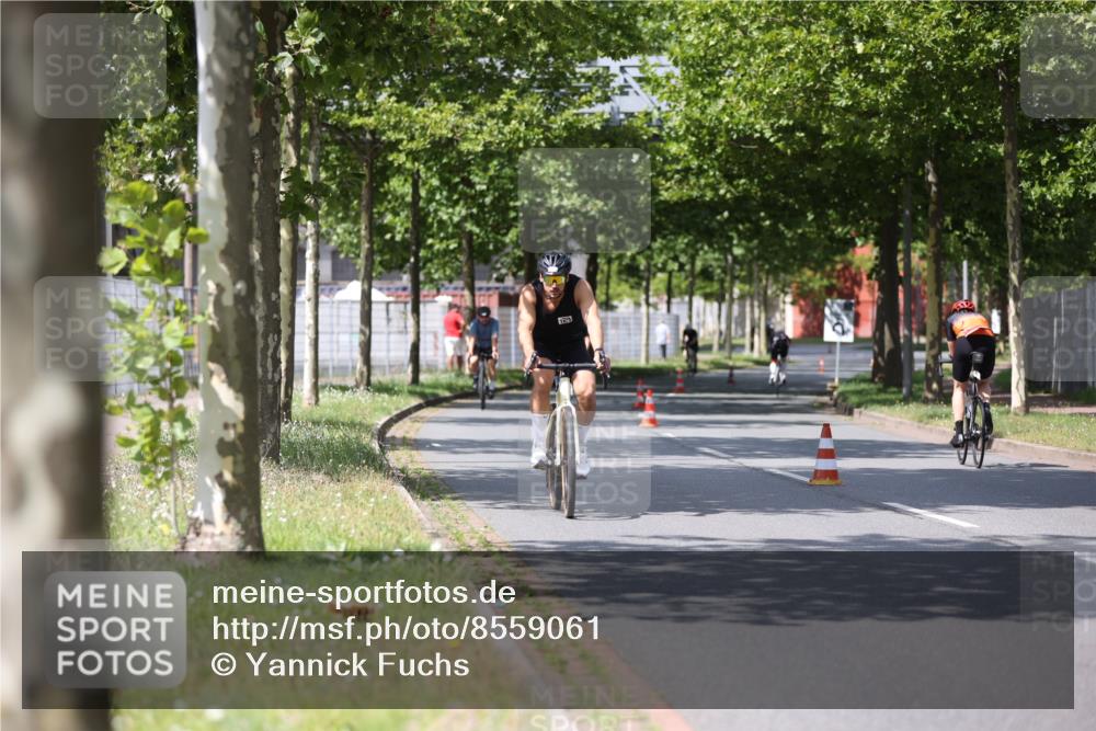 10.08.2025 - GEWOBA Citytriathlon Bremen Yannick Fuchs http://msf.ph/oto/8559061 10.08.2025 12:36:56 Radfahren 570, 631, 678, 701, 734, 739, 982, 1029, 1033 meine-sportfotos.de