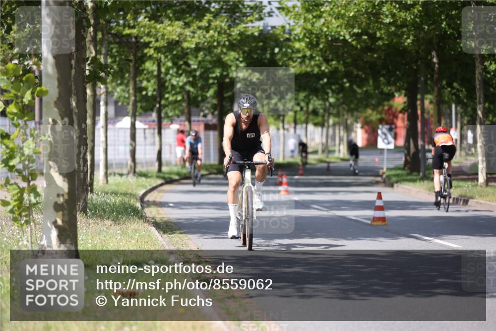 10.08.2025 - GEWOBA Citytriathlon Bremen Yannick Fuchs http://msf.ph/oto/8559062 10.08.2025 12:36:57 Radfahren 570, 631, 678, 701, 734, 739, 982, 1029, 1033 meine-sportfotos.de