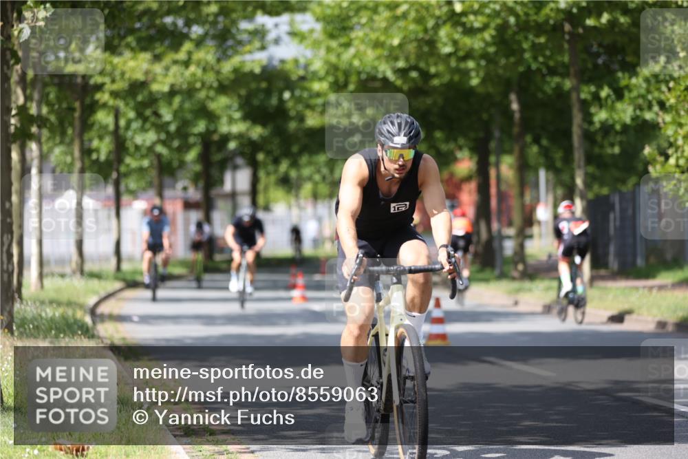 10.08.2025 - GEWOBA Citytriathlon Bremen Yannick Fuchs http://msf.ph/oto/8559063 10.08.2025 12:36:58 Radfahren 631, 678, 701, 734, 739, 982, 1033 meine-sportfotos.de