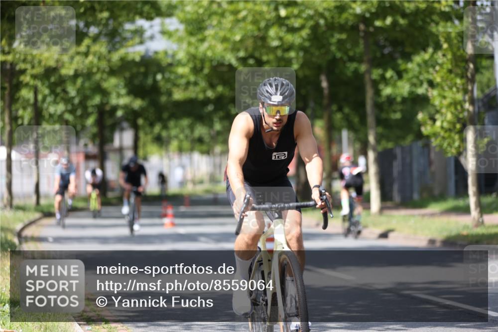 10.08.2025 - GEWOBA Citytriathlon Bremen Yannick Fuchs http://msf.ph/oto/8559064 10.08.2025 12:36:58 Radfahren 631, 678, 701, 734, 739, 982, 1033 meine-sportfotos.de