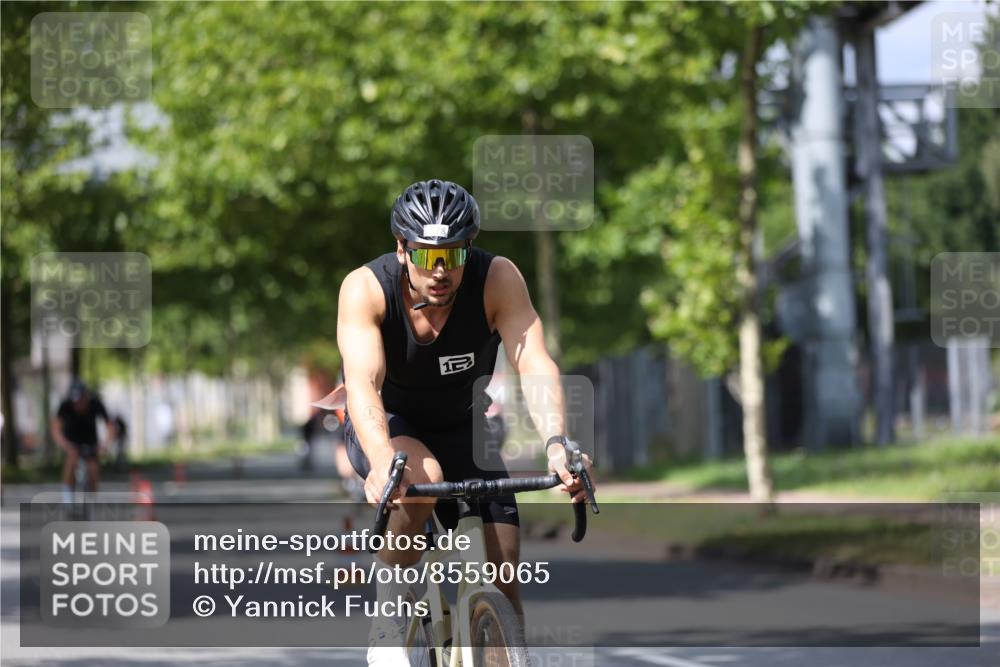 10.08.2025 - GEWOBA Citytriathlon Bremen Yannick Fuchs http://msf.ph/oto/8559065 10.08.2025 12:36:58 Radfahren 631, 678, 701, 734, 739, 982, 1033 meine-sportfotos.de