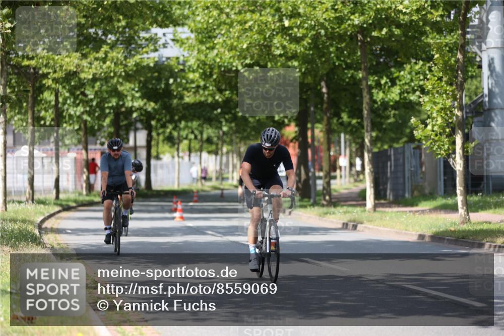 10.08.2025 - GEWOBA Citytriathlon Bremen Yannick Fuchs http://msf.ph/oto/8559069 10.08.2025 12:37:00 Radfahren 631, 678, 734, 739, 982, 1033 meine-sportfotos.de