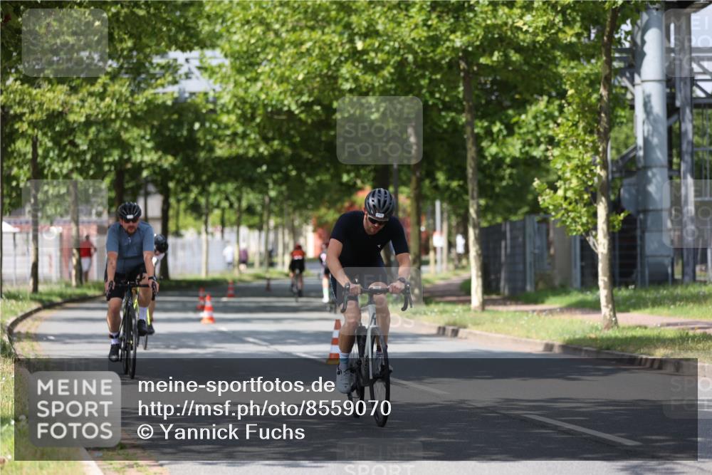 10.08.2025 - GEWOBA Citytriathlon Bremen Yannick Fuchs http://msf.ph/oto/8559070 10.08.2025 12:37:00 Radfahren 631, 678, 734, 739, 982, 1033 meine-sportfotos.de