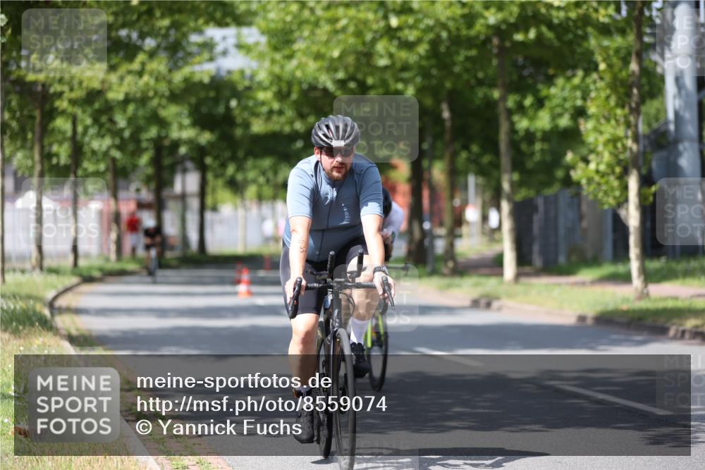10.08.2025 - GEWOBA Citytriathlon Bremen Yannick Fuchs http://msf.ph/oto/8559074 10.08.2025 12:37:01 Radfahren 631, 678, 726, 734, 739, 982, 1033 meine-sportfotos.de